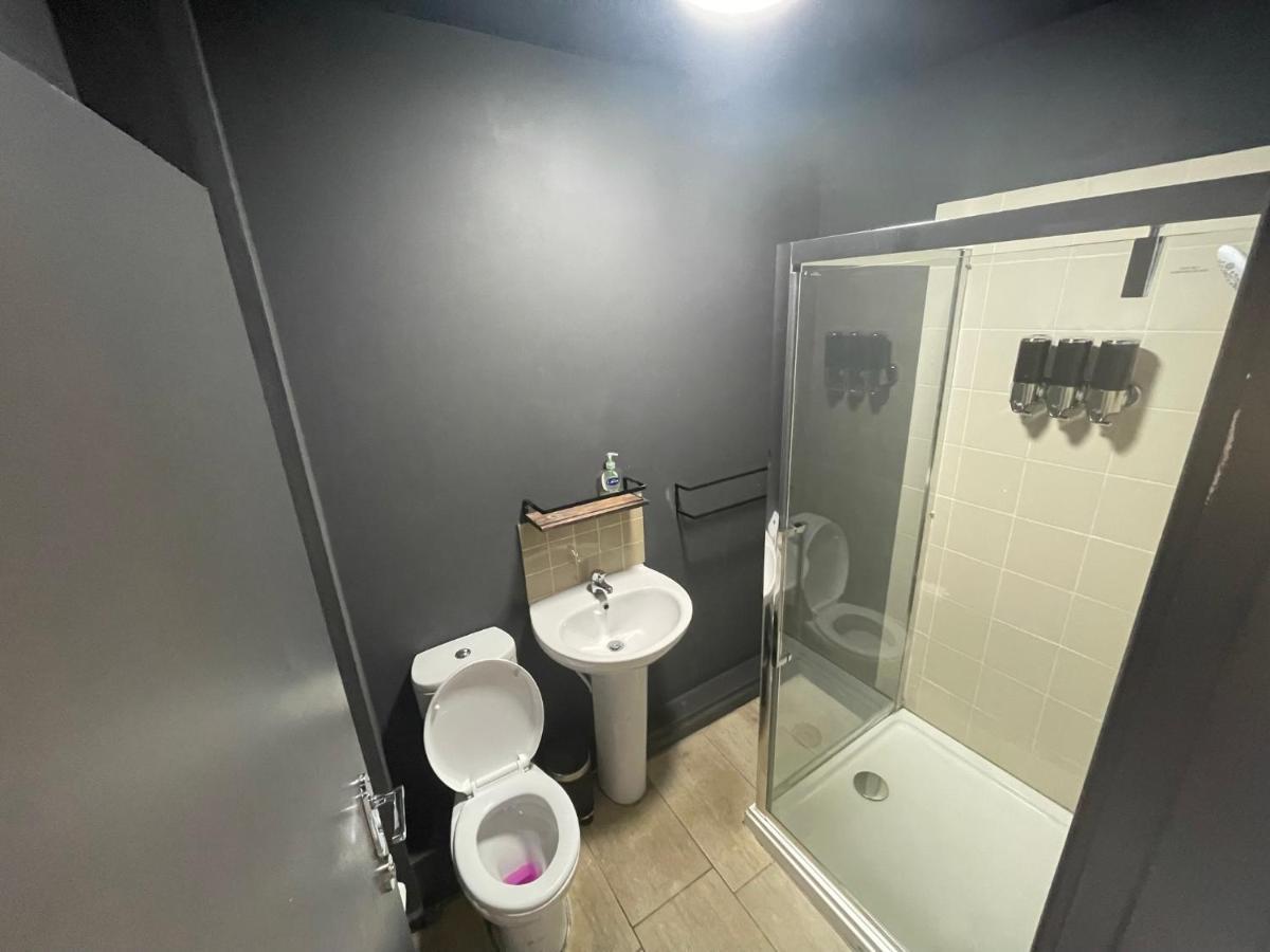 Town Center Willow Apartment - Sleeps Up To 10 - Dogs Welcome - 2 Minutes From Train Station Blackpool Buitenkant foto