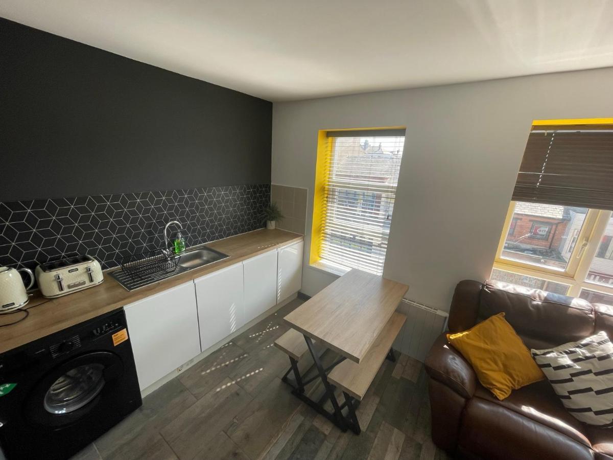 Town Center Willow Apartment - Sleeps Up To 10 - Dogs Welcome - 2 Minutes From Train Station Blackpool Buitenkant foto
