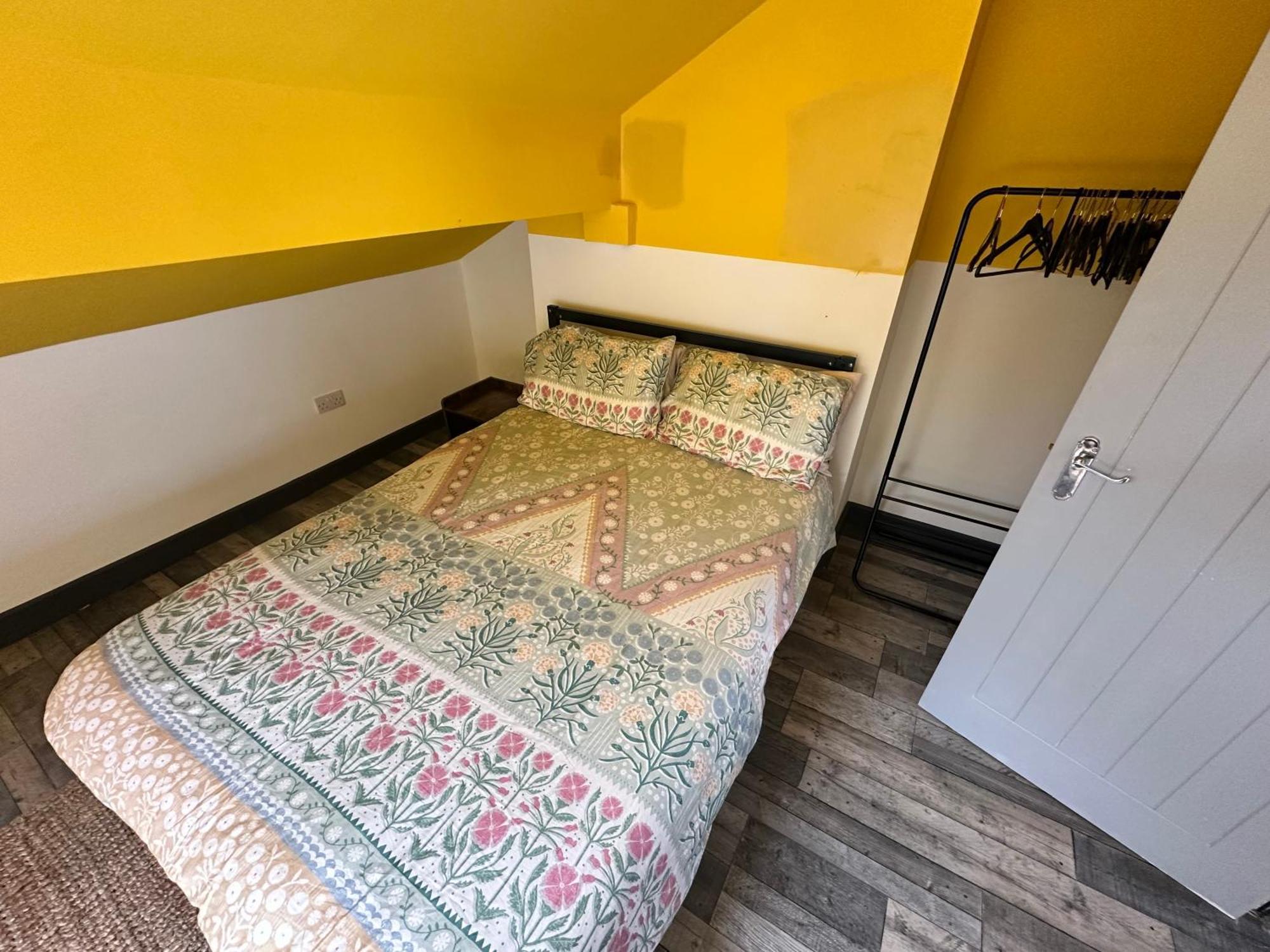 Town Center Willow Apartment - Sleeps Up To 10 - Dogs Welcome - 2 Minutes From Train Station Blackpool Buitenkant foto